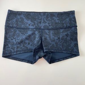 Lululemon size 8 blue short shorts